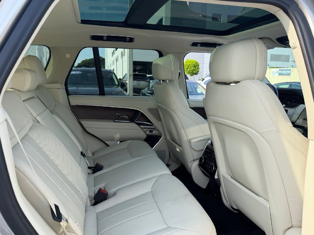 Used 2024 Land Rover Range Rover SE AWD/4WD image 16