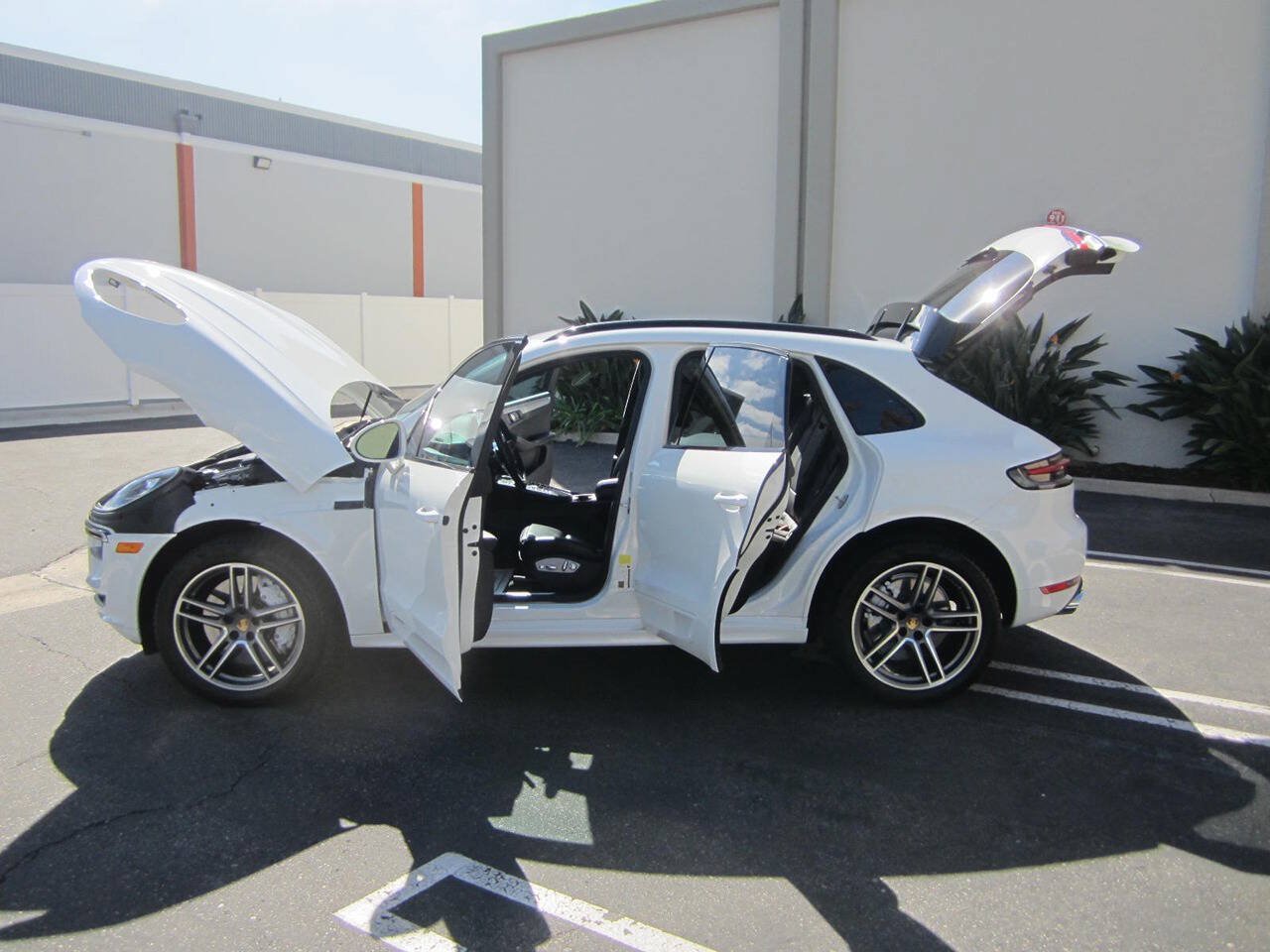 Used 2020 Porsche Macan Turbo AWD/4WD image 10