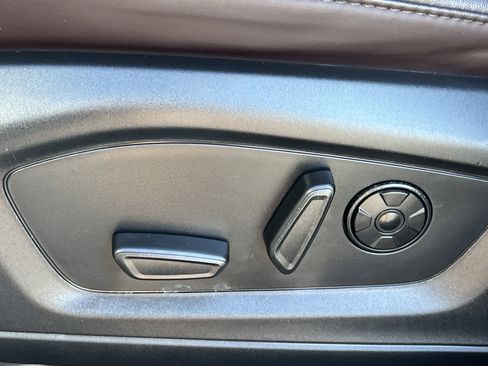 Used 2025 Ford Explorer Platinum image 19