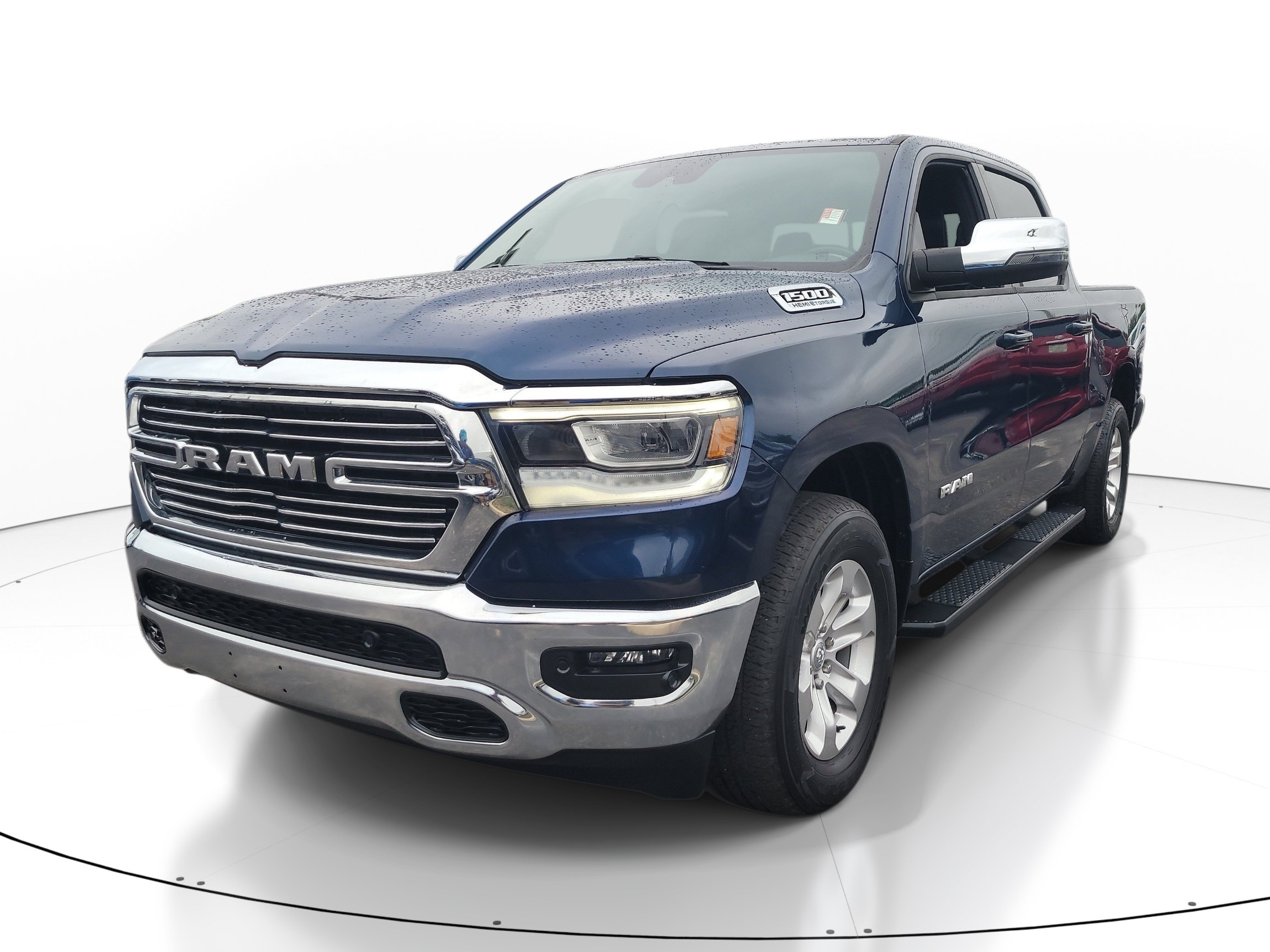Used 2023 RAM 1500 Laramie AWD/4WD image 3