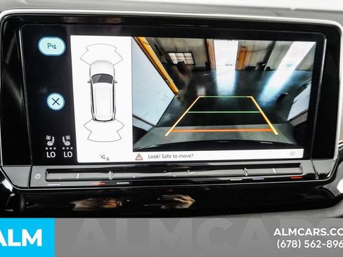 Used 2025 Volkswagen Atlas SE image 36