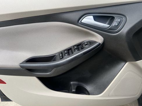 Used 2015 Ford Focus SE image 23