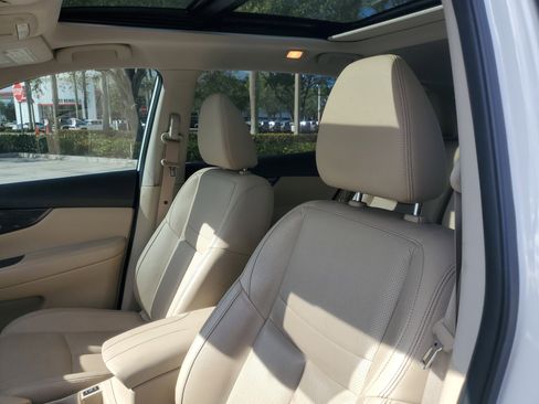 Used 2018 Nissan Rogue SL w/ Premium Package image 21