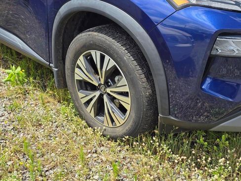 Used 2021 Nissan Rogue SV FWD image 18