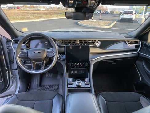 Used 2024 Jeep Grand Cherokee Trailhawk image 13