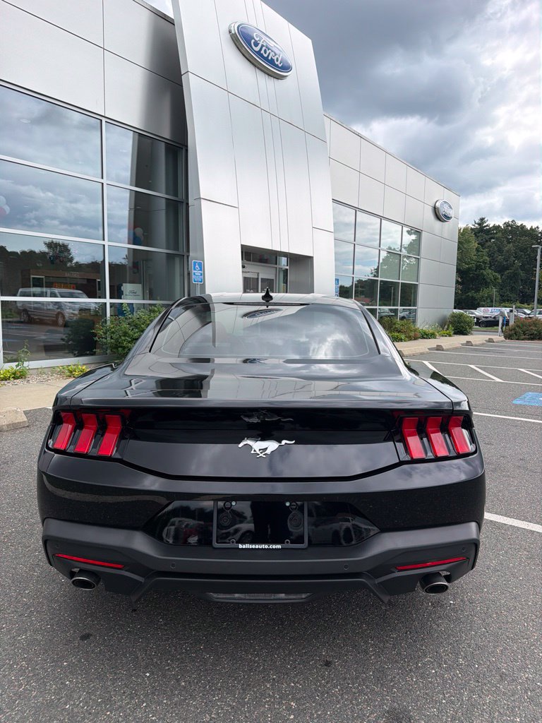 Used 2024 Ford Mustang Coupe RWD image 4
