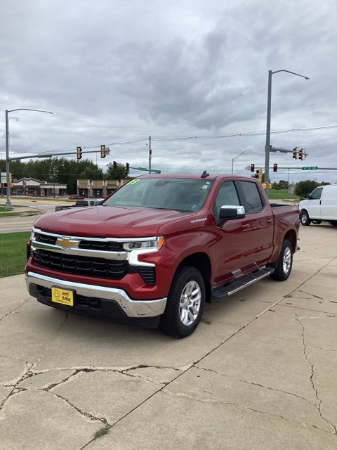 Used 2023 Chevrolet Silverado 1500 LT AWD/4WD image 1