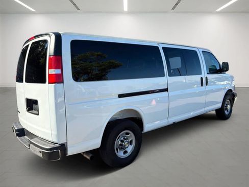 Used 2025 Chevrolet Express 3500 LT w/ LT Preferred Equipment Group RWD image 4