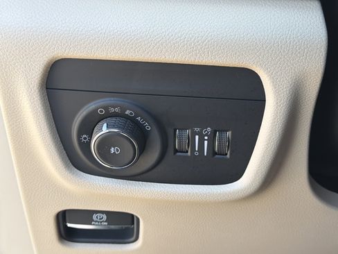 Used 2023 Jeep Grand Cherokee L Limited RWD image 40