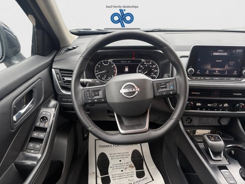 Used 2025 Nissan Rogue SV image 11