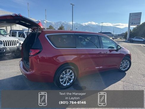 New 2026 Chrysler Pacifica Select image 5