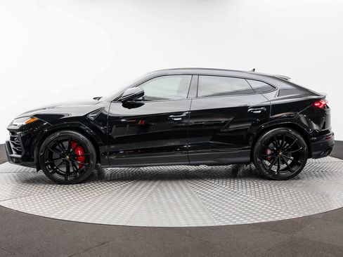 Used 2022 Lamborghini Urus image 3