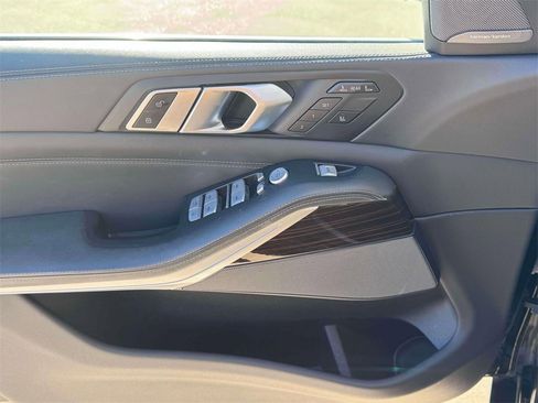 Used 2023 BMW X7 xDrive40i image 10