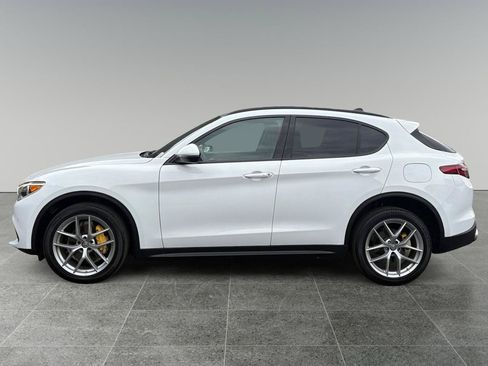 Used 2018 Alfa Romeo Stelvio Ti Sport AWD/4WD image 3
