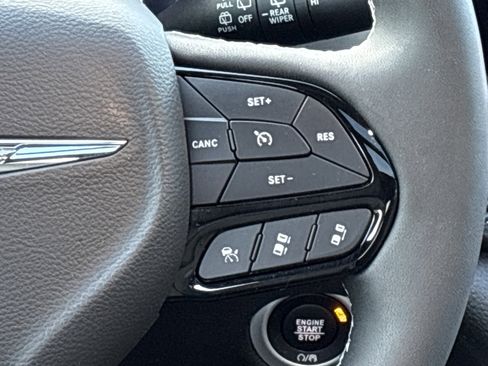 Certified 2022 Chrysler Pacifica Limited w/ Uconnect Theater Family Group image 22