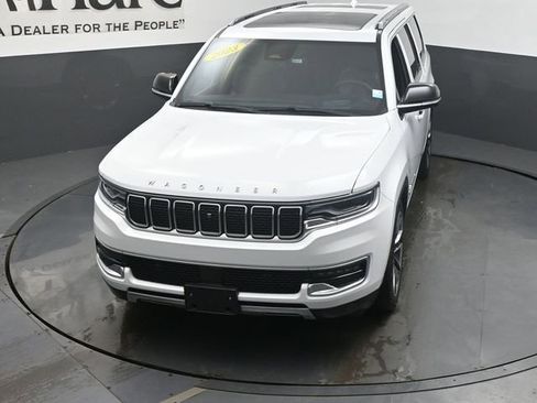Used 2023 Jeep Wagoneer L Series III w/ Premium Group I AWD/4WD image 47