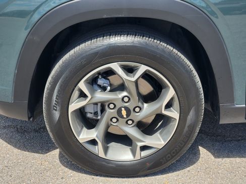 Used 2025 Chevrolet Trax LT FWD image 10