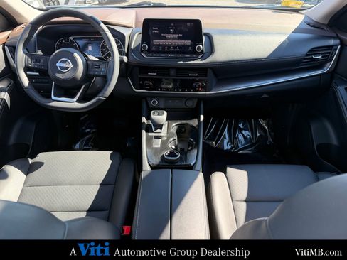 Used 2023 Nissan Rogue SV w/ SV Premium B Package image 2