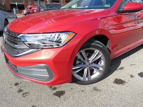 Used 2023 Volkswagen Jetta SE w/ Panoramic Sunroof Package image 23