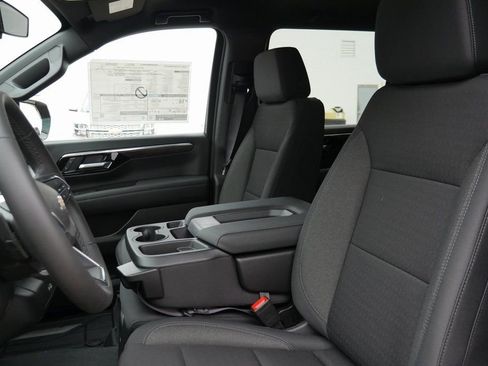 New 2026 Chevrolet Suburban LS image 9