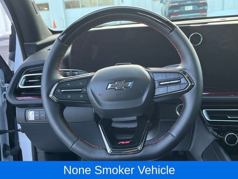 Used 2025 Chevrolet Traverse RS image 16