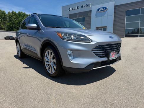 Used 2022 Ford Escape Titanium w/ Titanium Elite Package AWD/4WD image 3