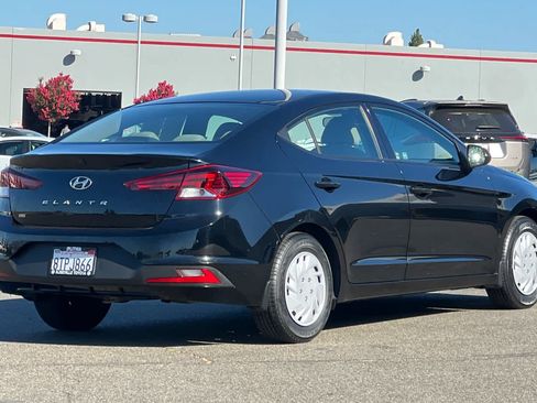 Used 2020 Hyundai Elantra SE FWD image 2