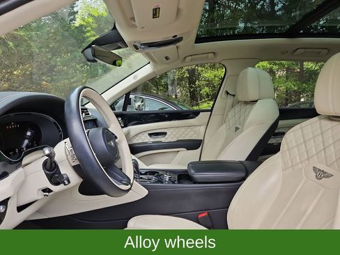 Used 2021 Bentley Bentayga image 24