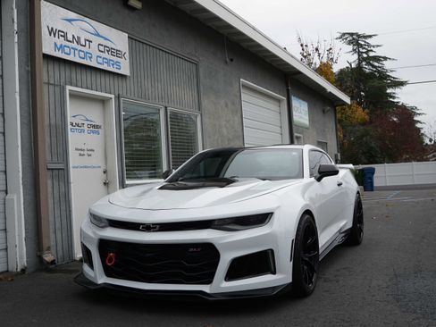 Used 2018 Chevrolet Camaro ZL1 image 4