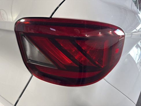 Used 2024 Hyundai Venue Limited FWD image 16