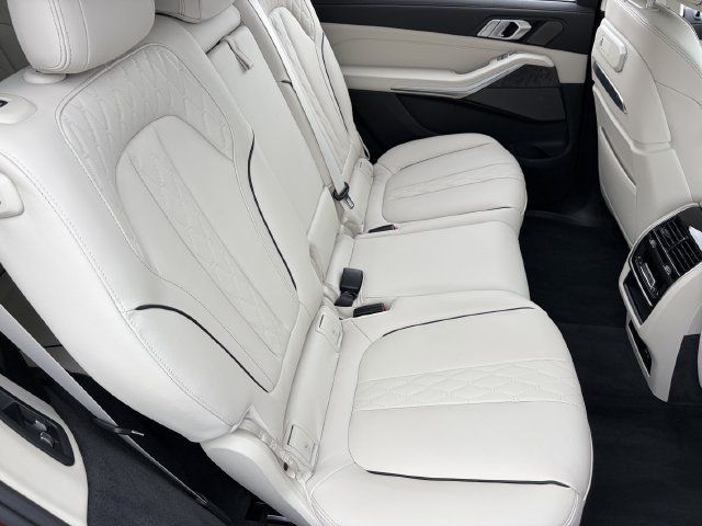 Certified 2025 BMW X7 xDrive40i w/ Premium Package AWD/4WD image 15