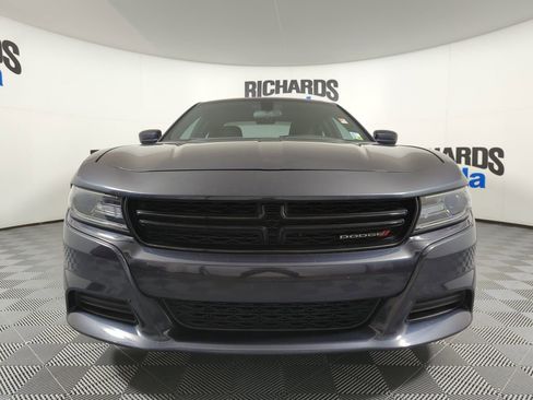 Used 2018 Dodge Charger SXT image 3