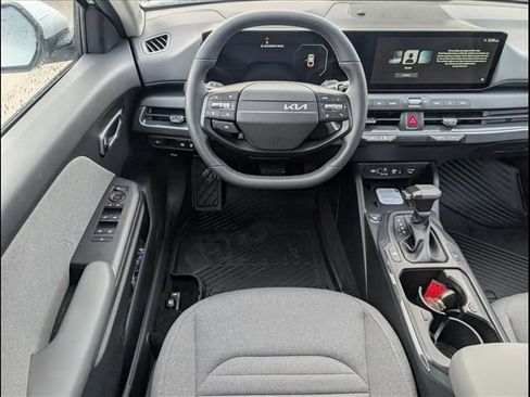 New 2025 Kia K4 EX image 6