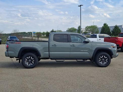 Certified 2022 Toyota Tacoma TRD Off-Road w/ TRD Premium Off Road Package AWD/4WD image 7