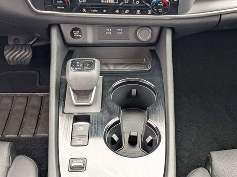 Used 2024 Nissan Rogue SV w/ SV Premium Package FWD image 18