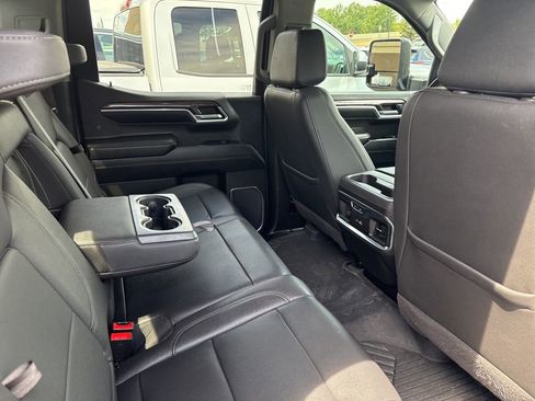 Used 2024 Chevrolet Silverado 1500 LTZ AWD/4WD image 5