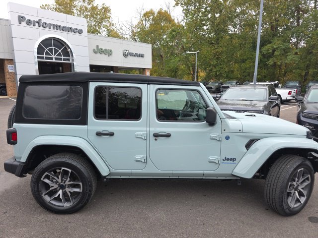 Used 2024 Jeep Wrangler Unlimited w/ Convenience Group AWD/4WD image 22