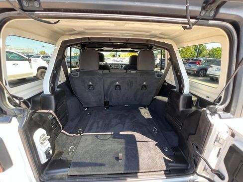 Used 2019 Jeep Wrangler Unlimited Sahara AWD/4WD image 21