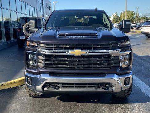 Used 2024 Chevrolet Silverado 2500 LT w/ Convenience Package image 3