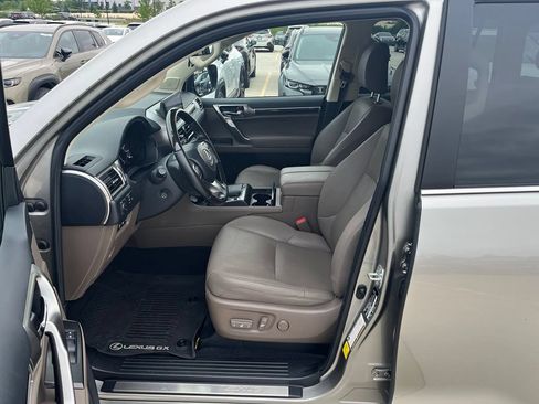 Used 2022 Lexus GX 460 Premium w/ Premium Package AWD/4WD image 11