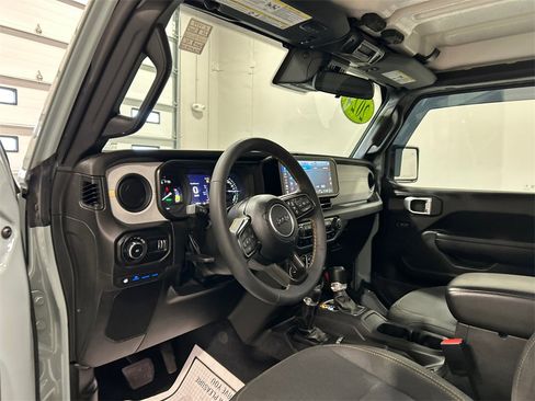 Used 2024 Jeep Wrangler Unlimited w/ Convenience Group image 17