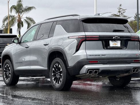 Used 2025 Chevrolet Traverse Z71 image 7