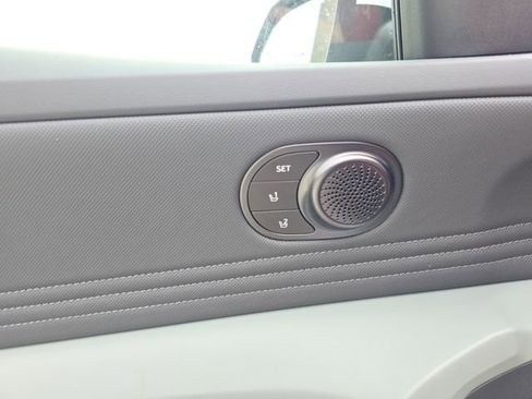 New 2025 Hyundai Elantra Limited image 26