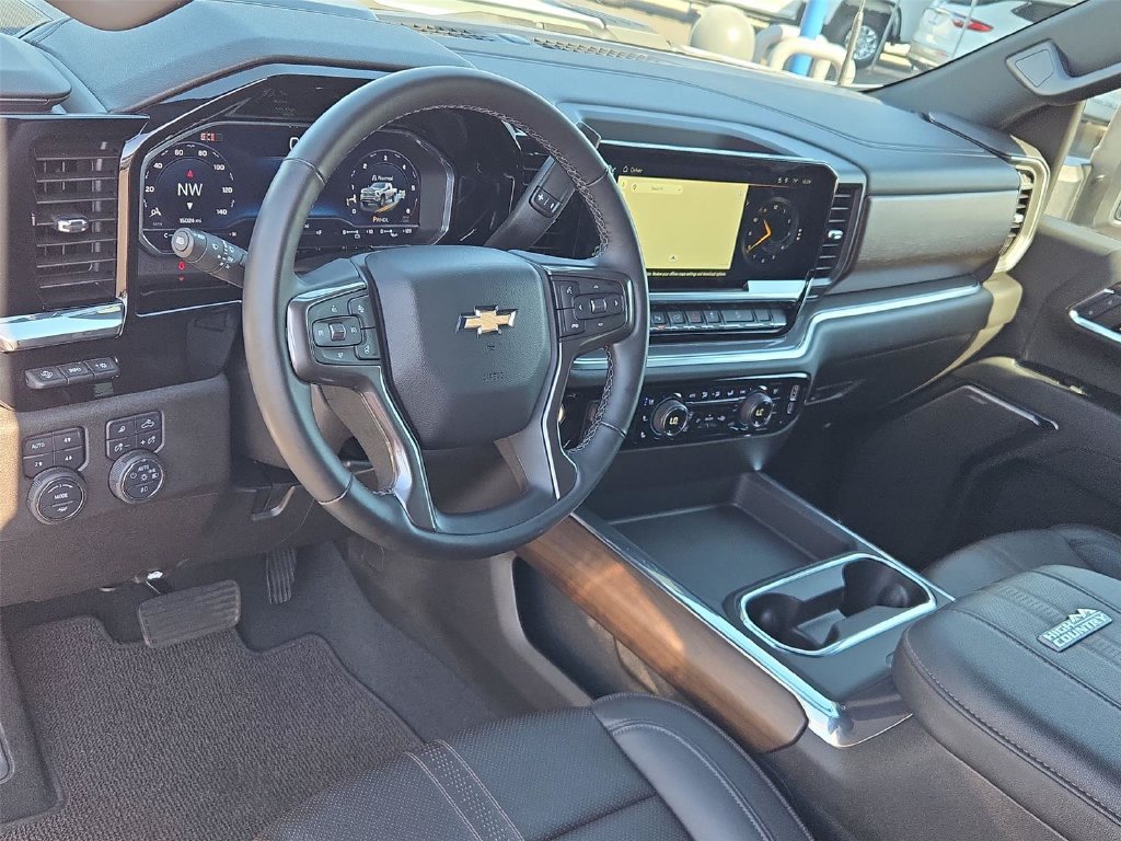 Certified 2024 Chevrolet Silverado 2500 High Country w/ High Country Premium Package AWD/4WD image 2