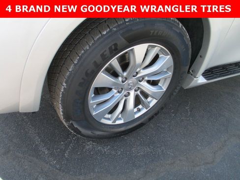 Used 2015 INFINITI QX80 4WD w/ Driver's Assistance Package image 3