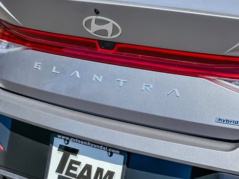 Used 2025 Hyundai Elantra Limited FWD image 38