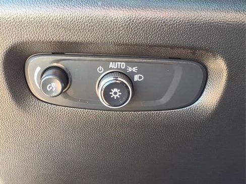 Used 2023 Chevrolet Traverse LT FWD image 20