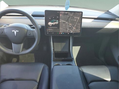 Used 2020 Tesla Model Y Long Range image 13