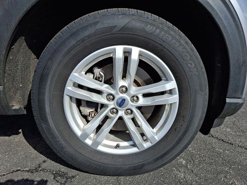 Used 2023 Ford Explorer XLT image 8