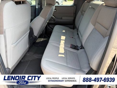 Used 2022 Nissan Frontier SV AWD/4WD image 11